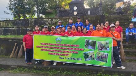 Pemdes Tajun Gelar Kegiatan Jumat bersih dalam Rangka peringatan Bulan Bhakti Gotong Royong. 