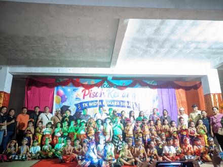 Kegiatan Pisah Kenang Siswa-Siswi TK Widya Kumara Bhakti Desa Tajun Tahun Ajaran 2025/2026.