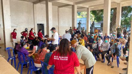Skrining TBC dan Cek Kesehatan Gratis, Warga Desa Tajun Antusias Ikuti Pemeriksaan. 
